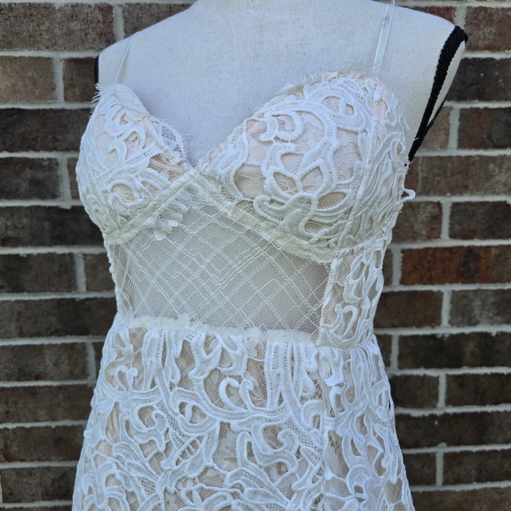 Fashion Nova White Crochet Lace Bodycon Mini Dress NWT Women’s Size S - Picture 4 of 9
